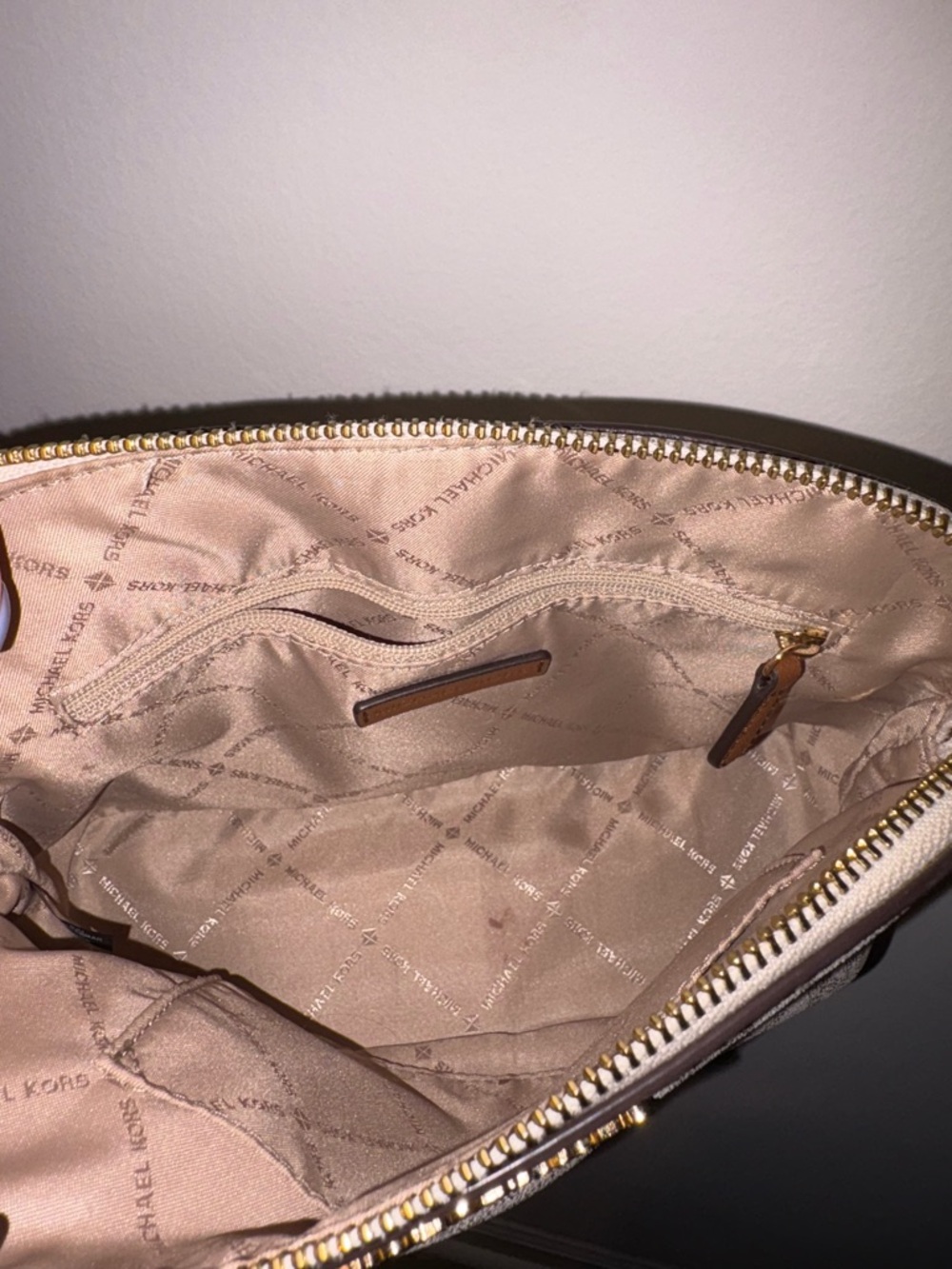 Michael Kors Monogram Crossbody Bag in Vanilla and Brown Cindy Large Dome - Picture 6 of 6